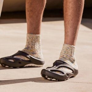 Keen Unisex Black Shanti Slip-On Clog Foam Sandals In Men’s Size 9 or Women’s 11